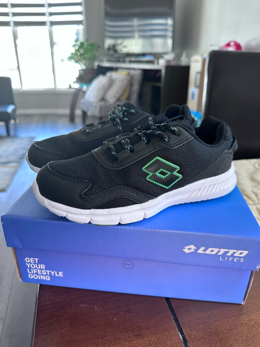 Lotto Jaimie Boys Shoes - Size 3