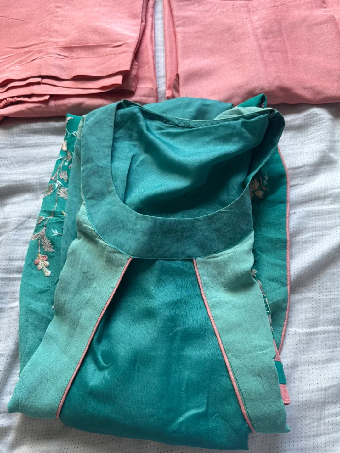 Embroidered Green & Peach Salwar Kameez 3pcs image indicator(6)