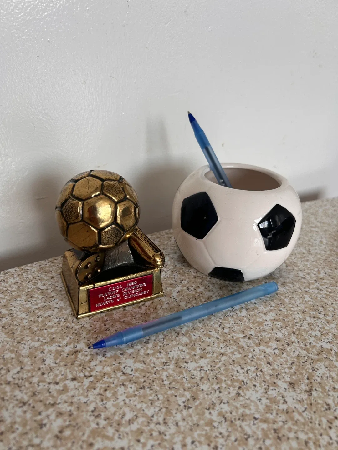 Soccer Ball Pen Holder and Trophy image indicator(3)