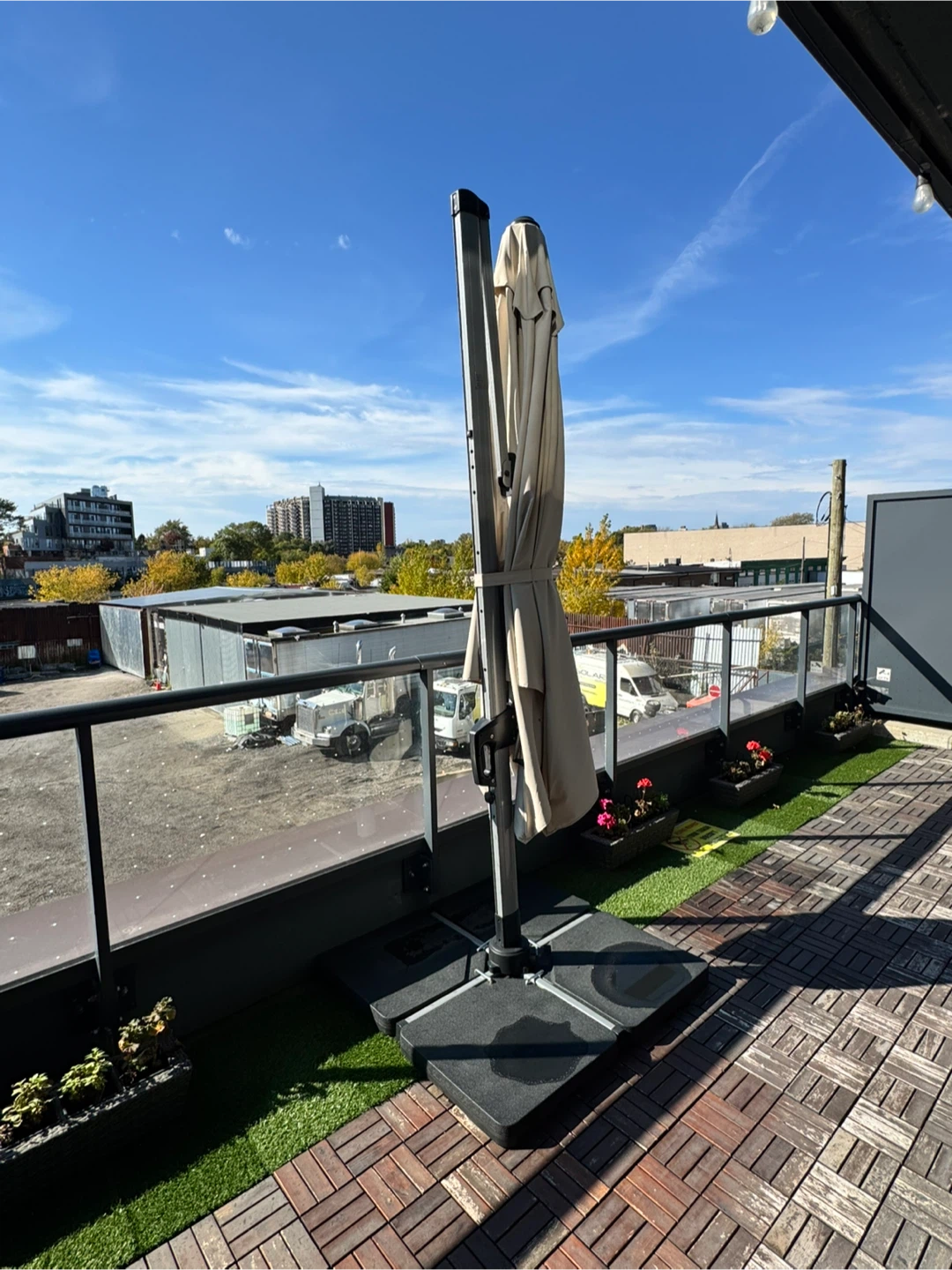 10x10 ft Khaki Cantilever Patio Umbrella - photo 3