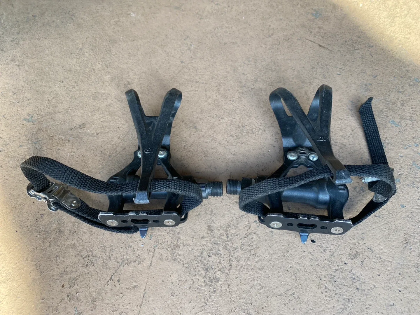 VP Bike Pedals with Straps image indicator(4)