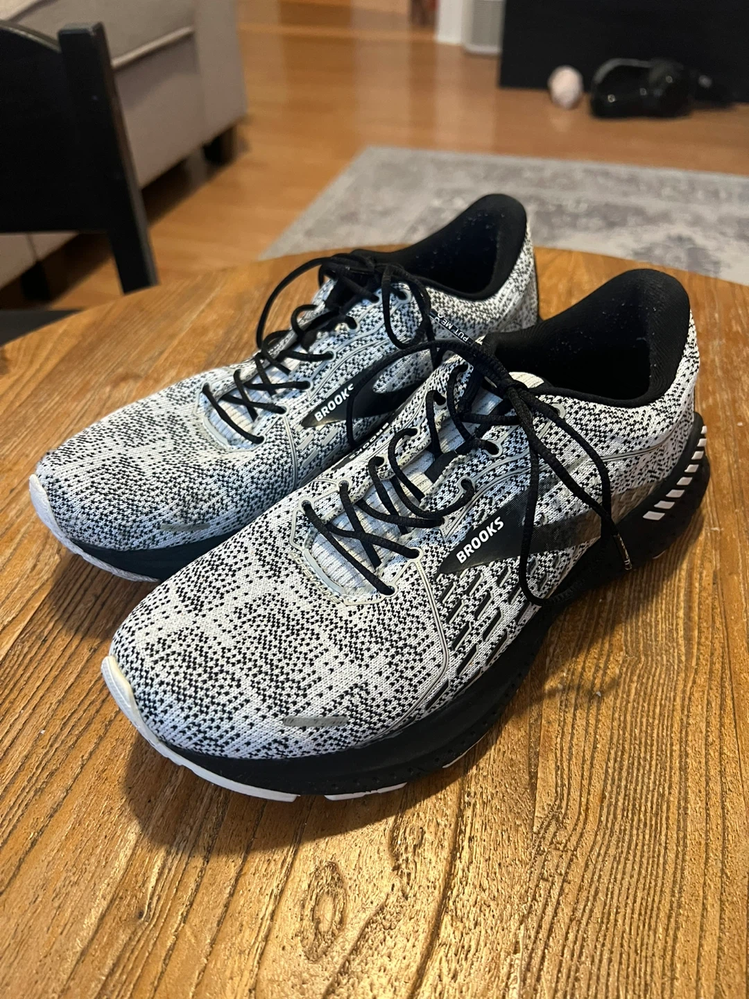 Brooks Adrenaline GTS 22 Women's Running Shoes