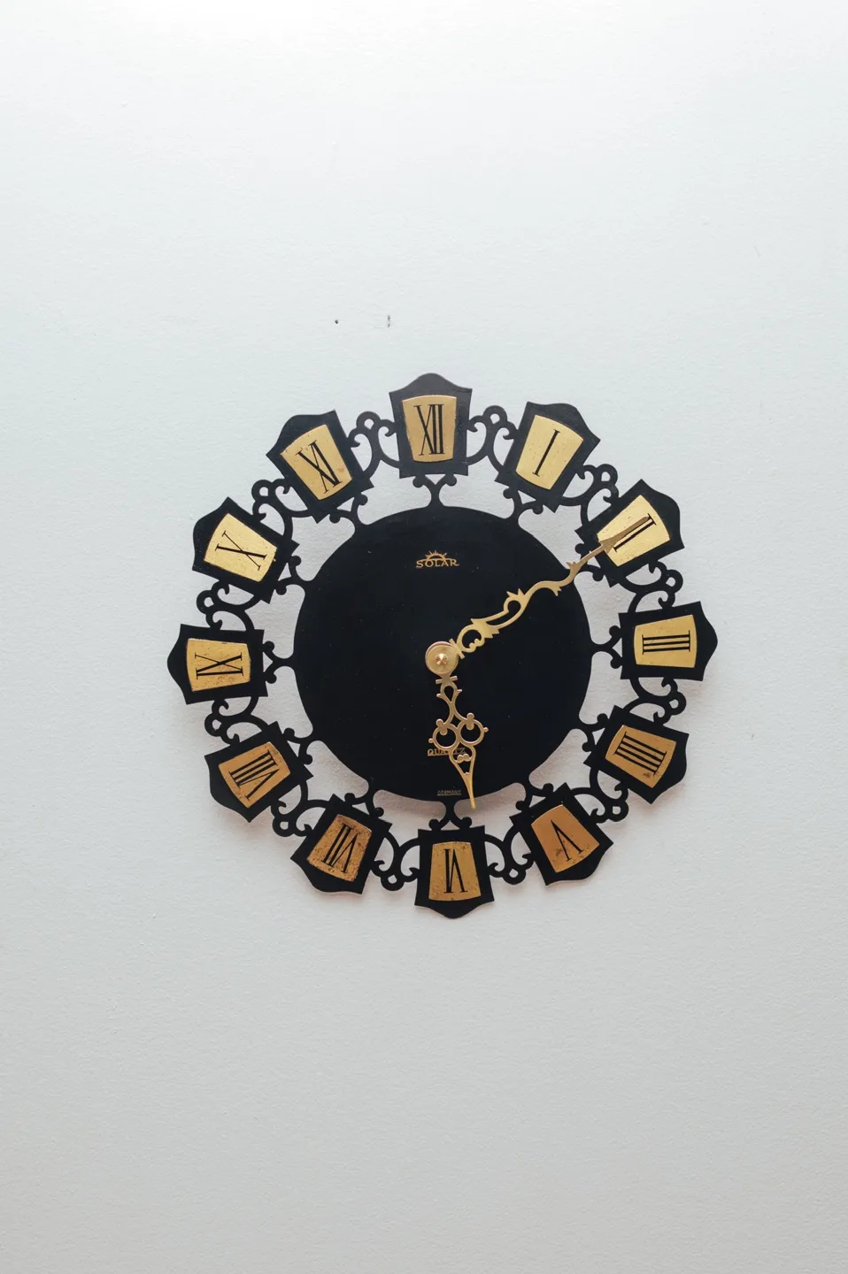 Brutalist Sunburst Midcentury Wall Clock 🖤