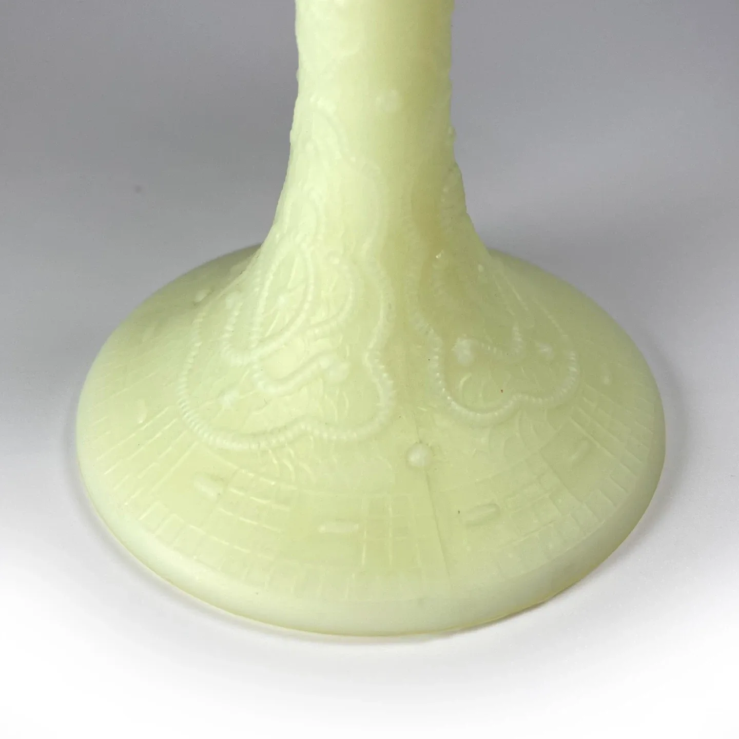 Vintage Fenton Custard Glass Compote image indicator(5)