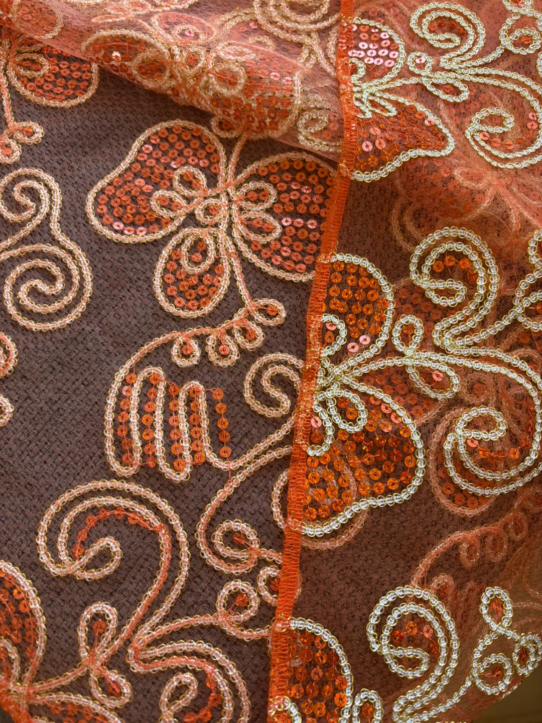 Table runner  Embroidered image indicator(3)