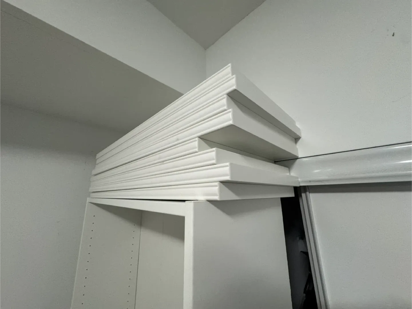 8 SETS of IKEA white shelves and brackets image indicator(3)