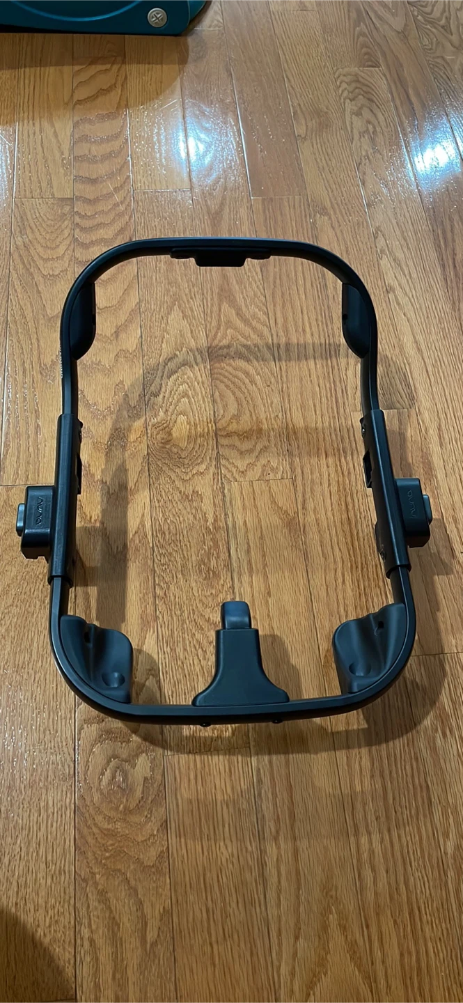 Nuna Infant Carseat with Base - photo 2