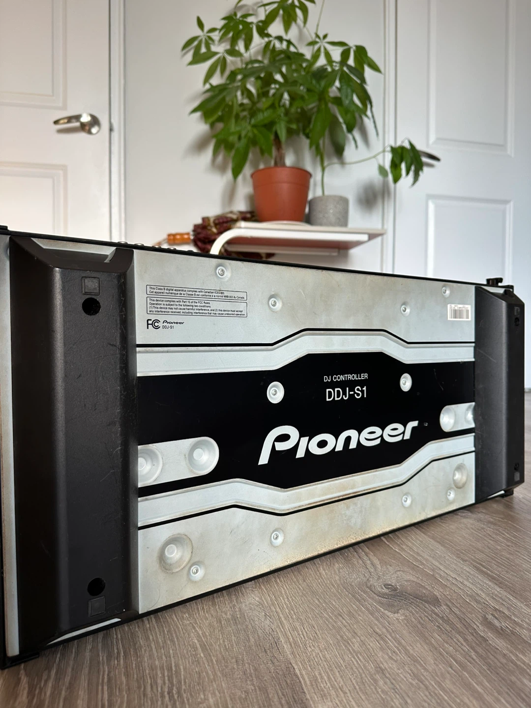 Pioneer DDJ-S1 DJ Controller - photo 3