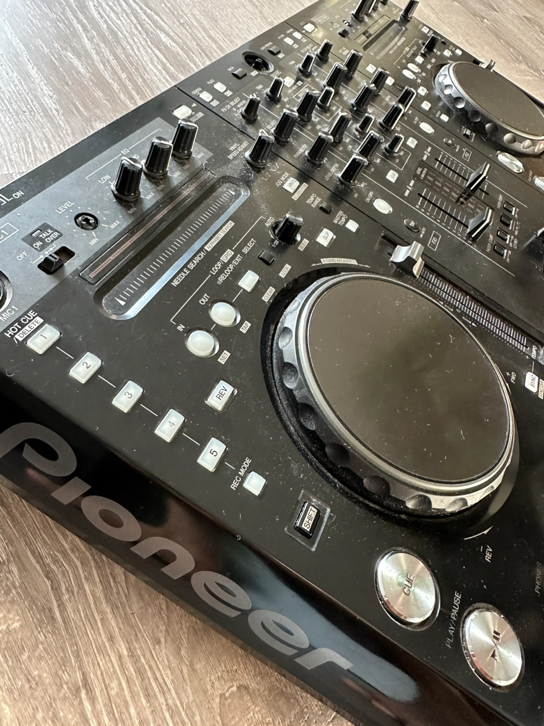 Pioneer DDJ-S1 DJ Controller - photo 2