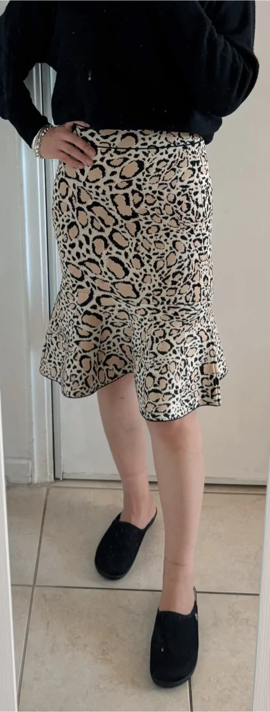 BCBG Leopard Print Ruffle Hem Skirt,size small!🥰 thumbnail