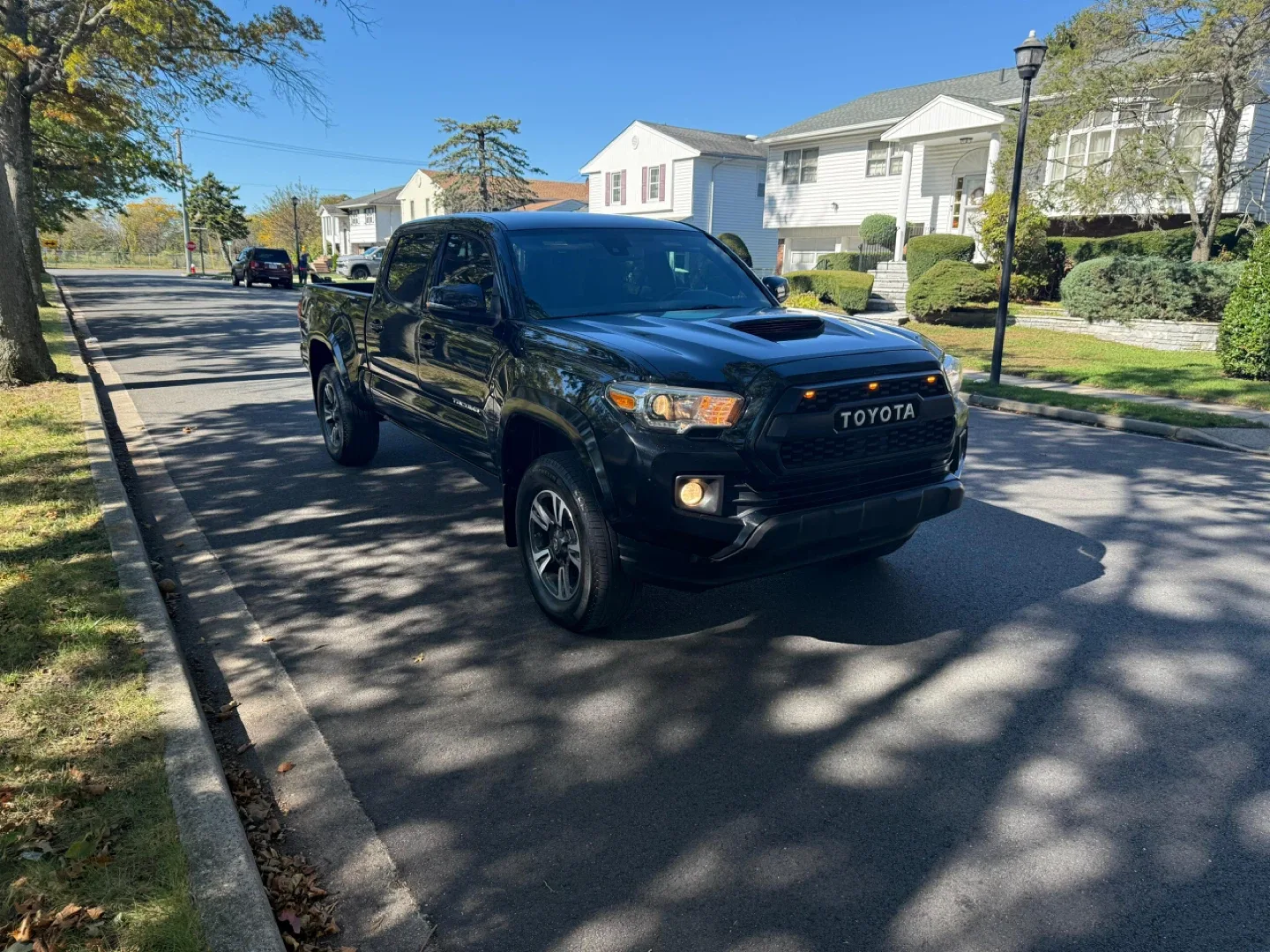 Toyota Tacoma TRD Sport Black image indicator(2)