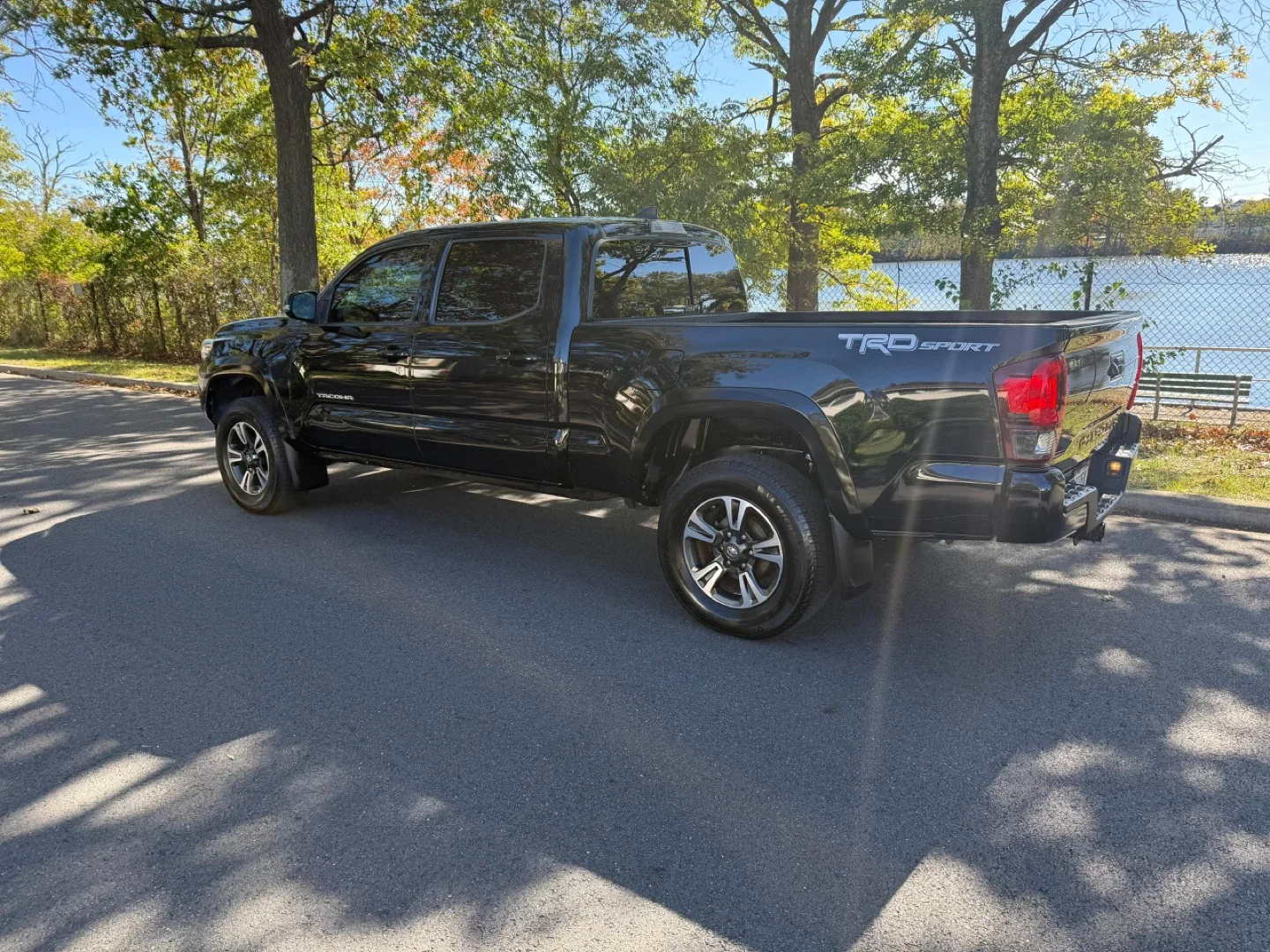 Toyota Tacoma TRD Sport Black image indicator(4)