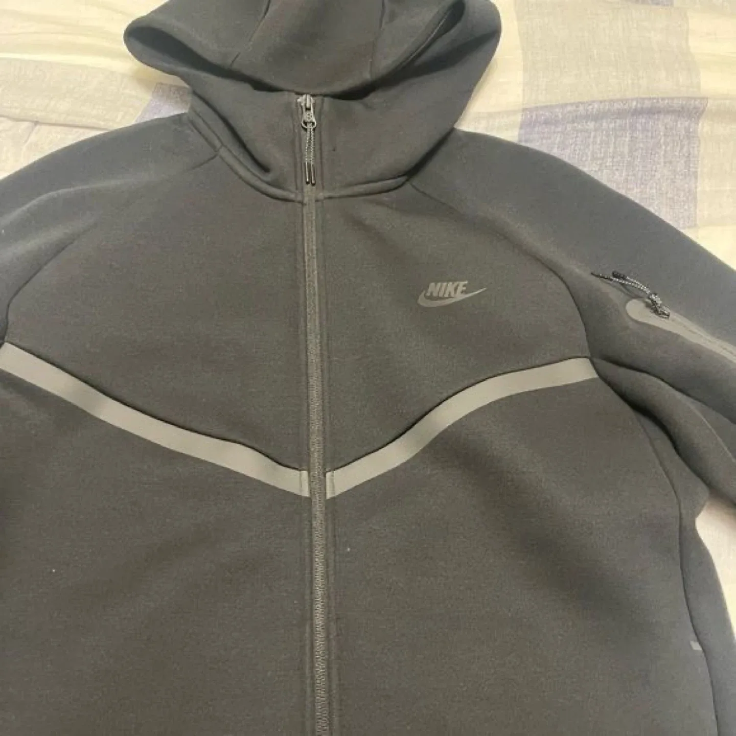 Nike Tech Fleece Full-Zip Hoodie - Size M image indicator(2)