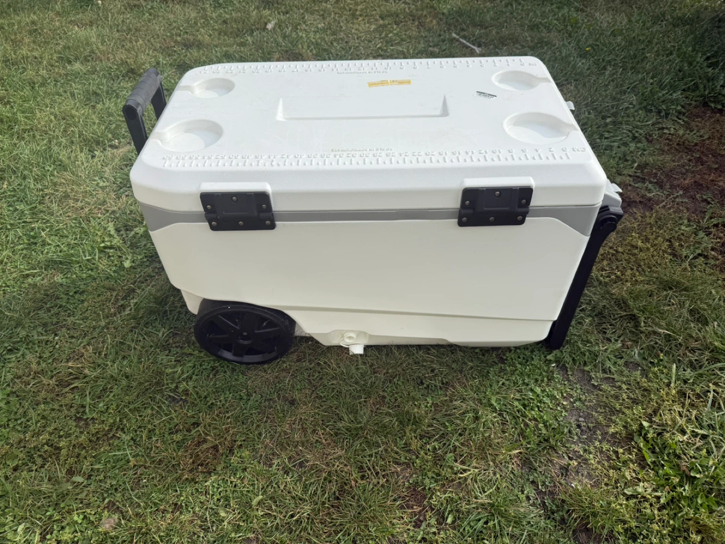 Igloo Latitude 90 Roller Cooler - White - photo 4