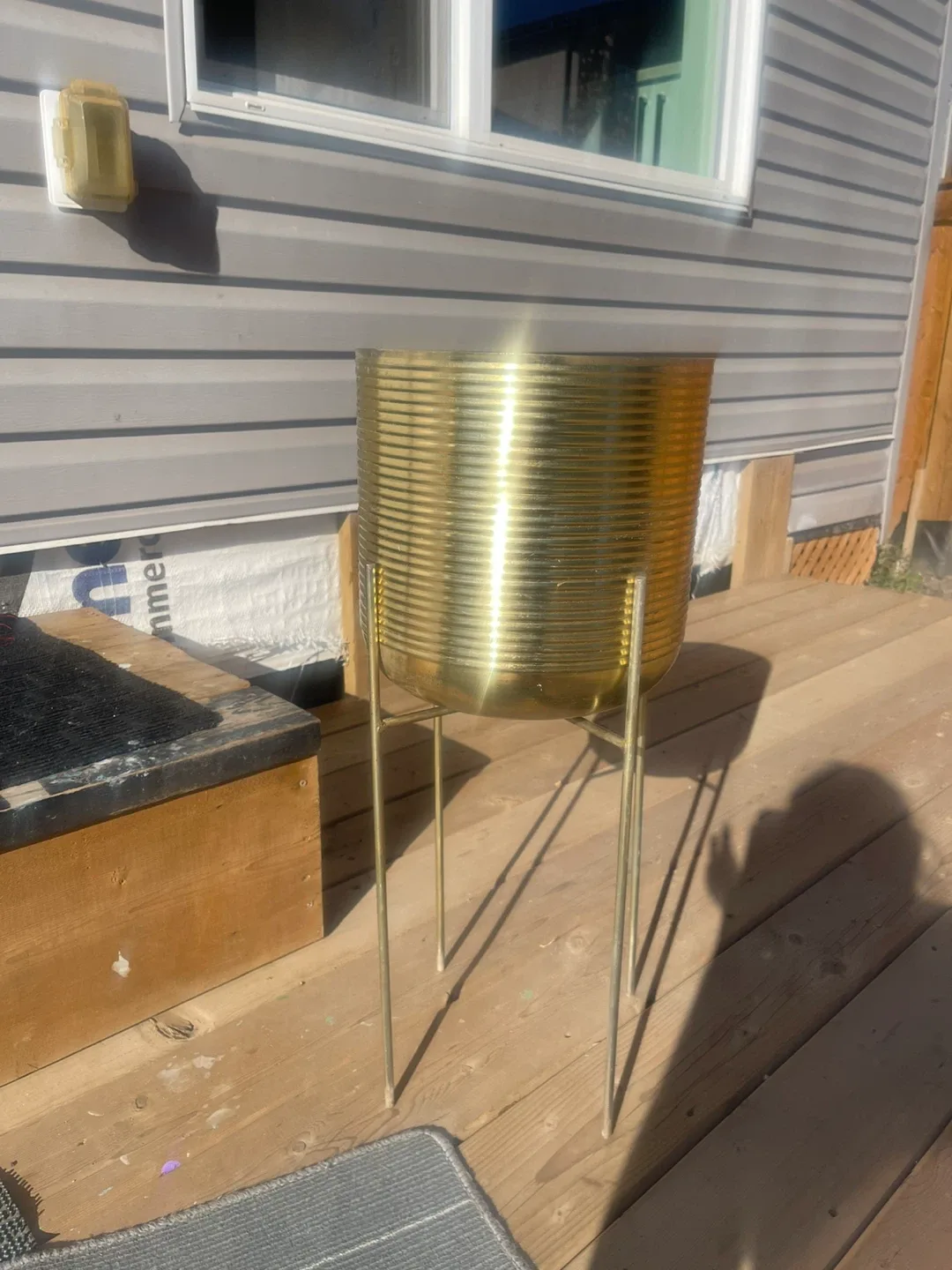 Gold Metal Plant Stand thumbnail