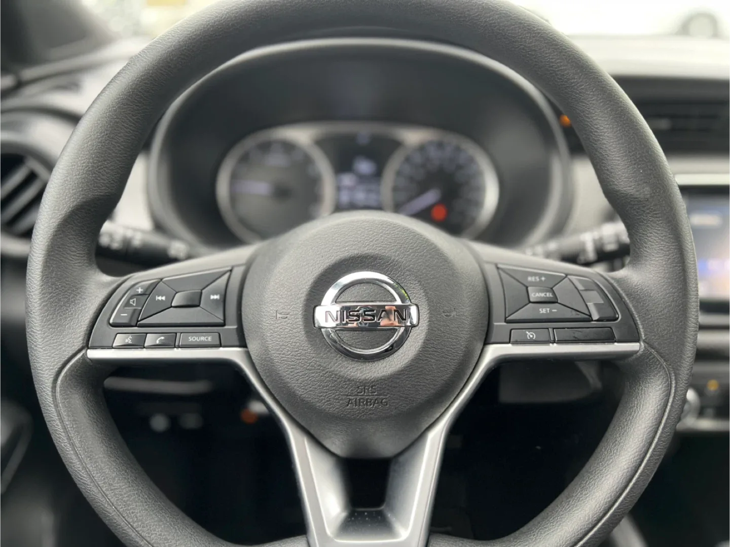 Nissan Kicks - Compact SUV image indicator(7)