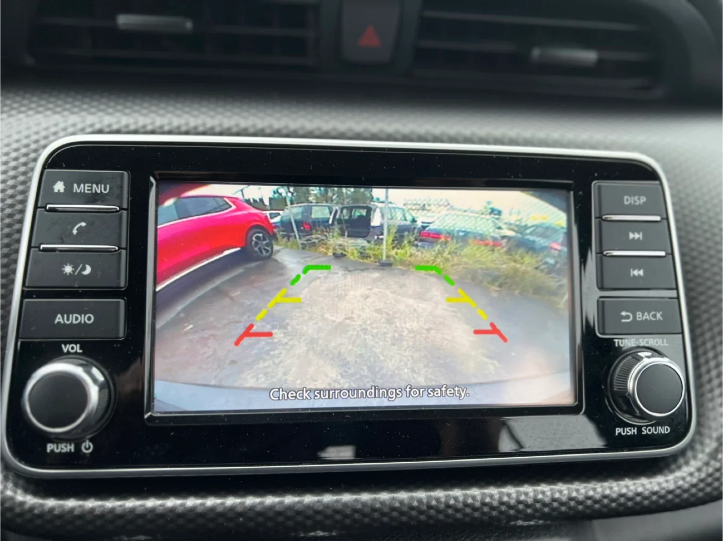 Nissan Kicks - Compact SUV image indicator(9)