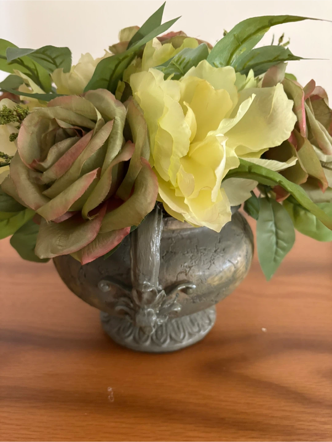 Floral arrangement in ceramic pot - photo 2