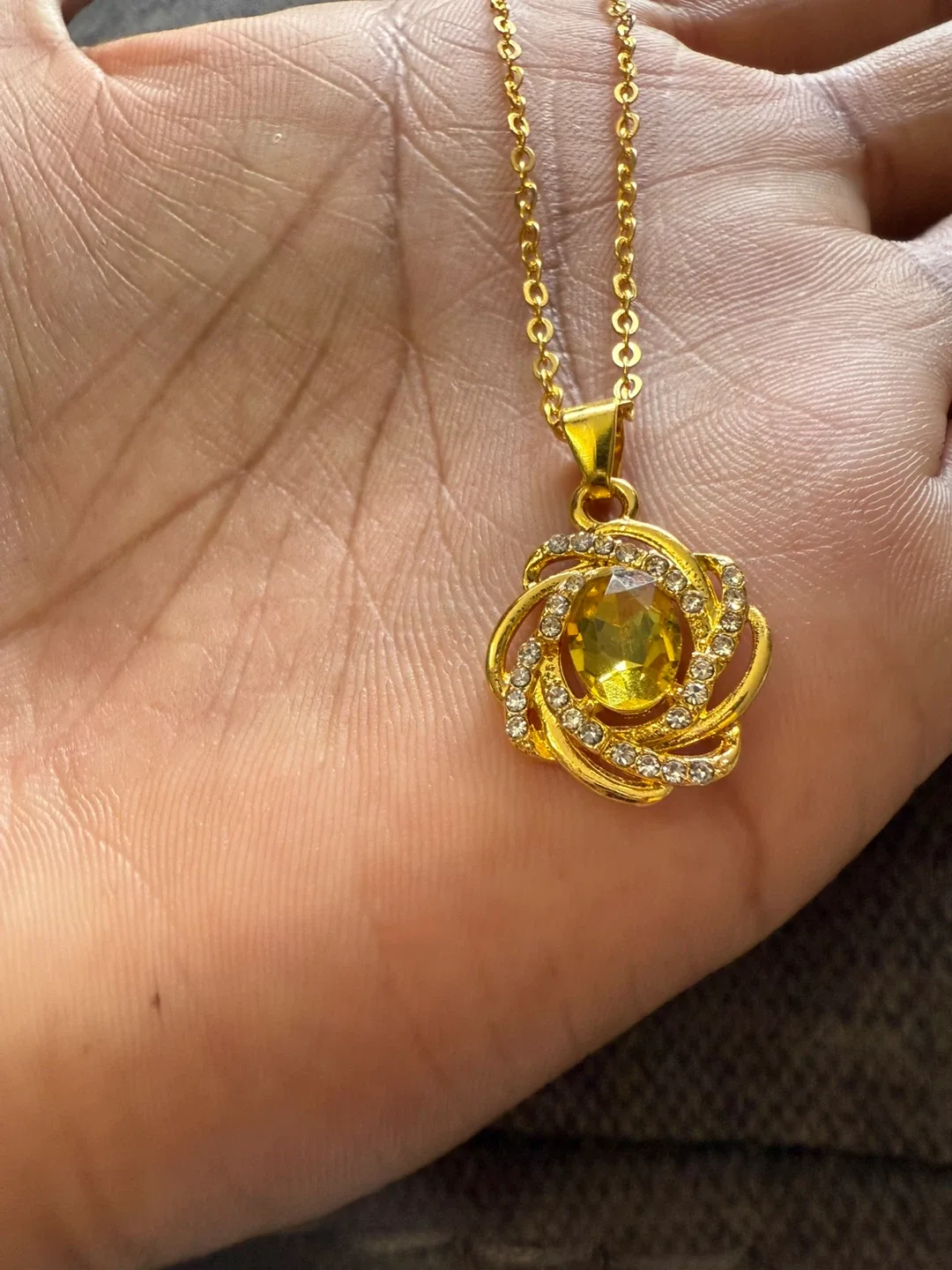 Gold Tone Floral Pendant Necklace image indicator(2)