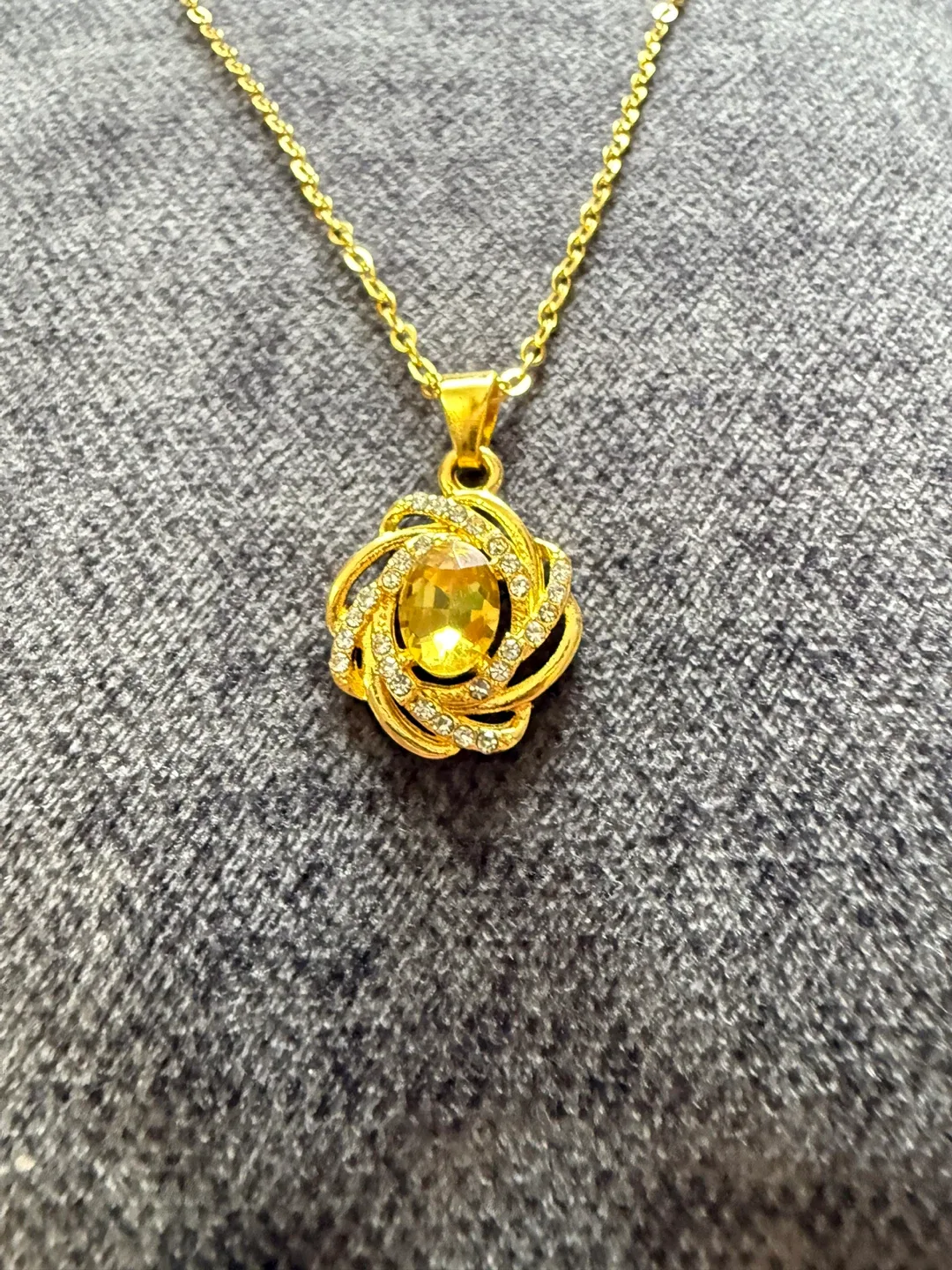 Gold Tone Floral Pendant Necklace image indicator(5)