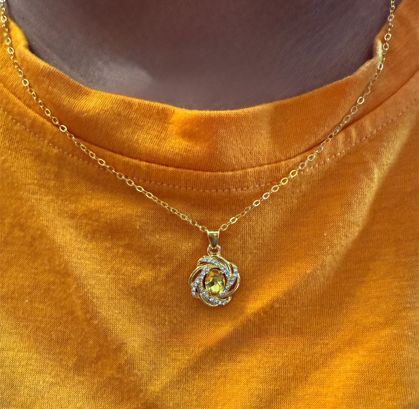 Gold Tone Floral Pendant Necklace image indicator(3)