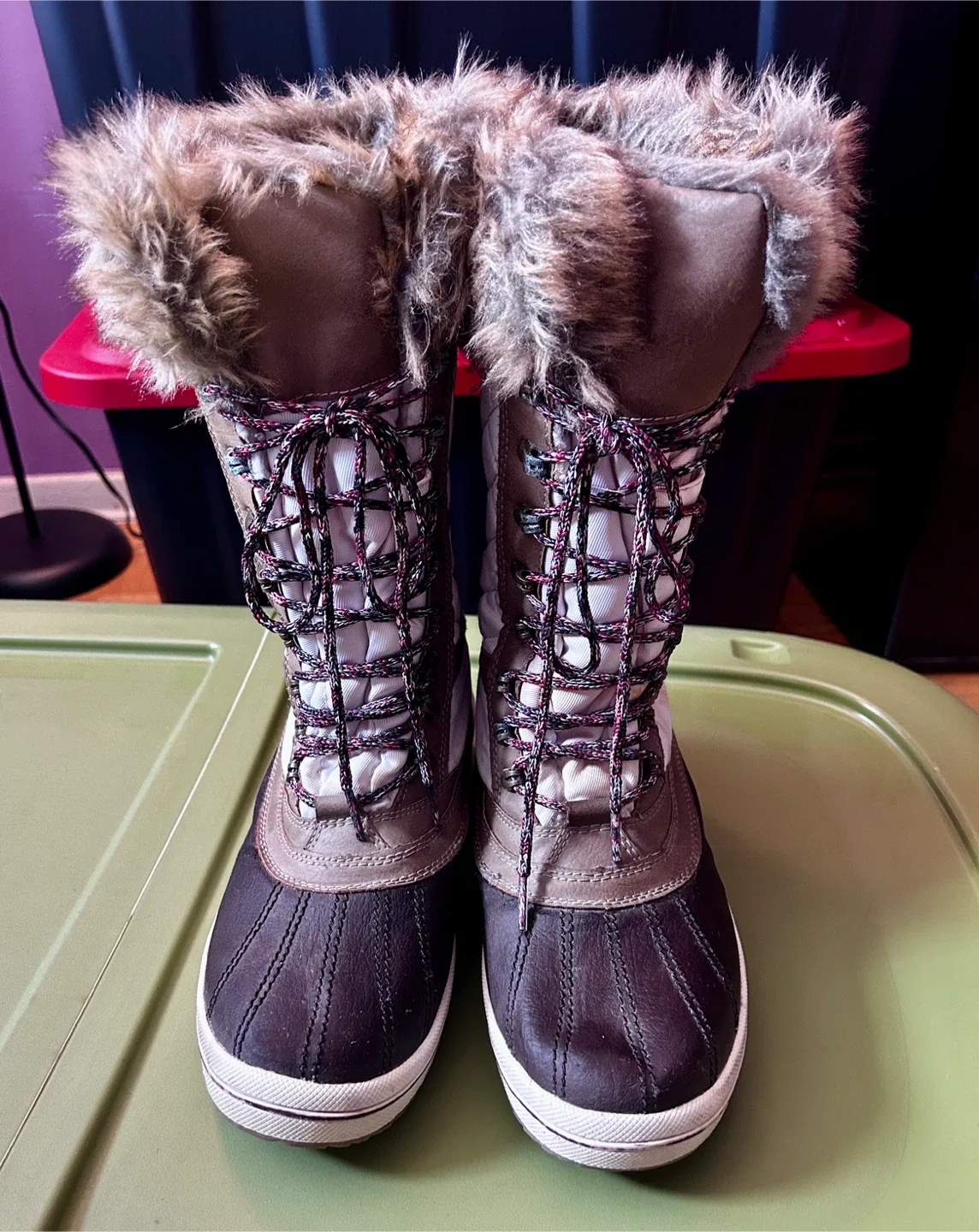 Women's Winter Boots size 10 image indicator(2)