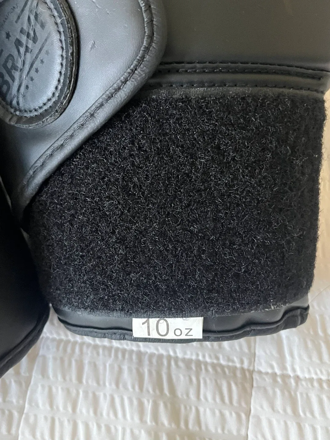 Bravvo Champion Boxing Gloves - 10 oz image indicator(2)