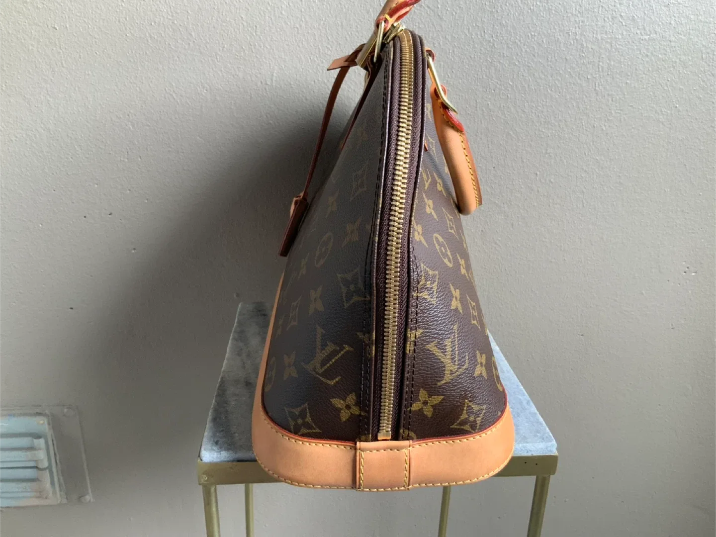 Louis Vuitton Alma Handbag image indicator(6)