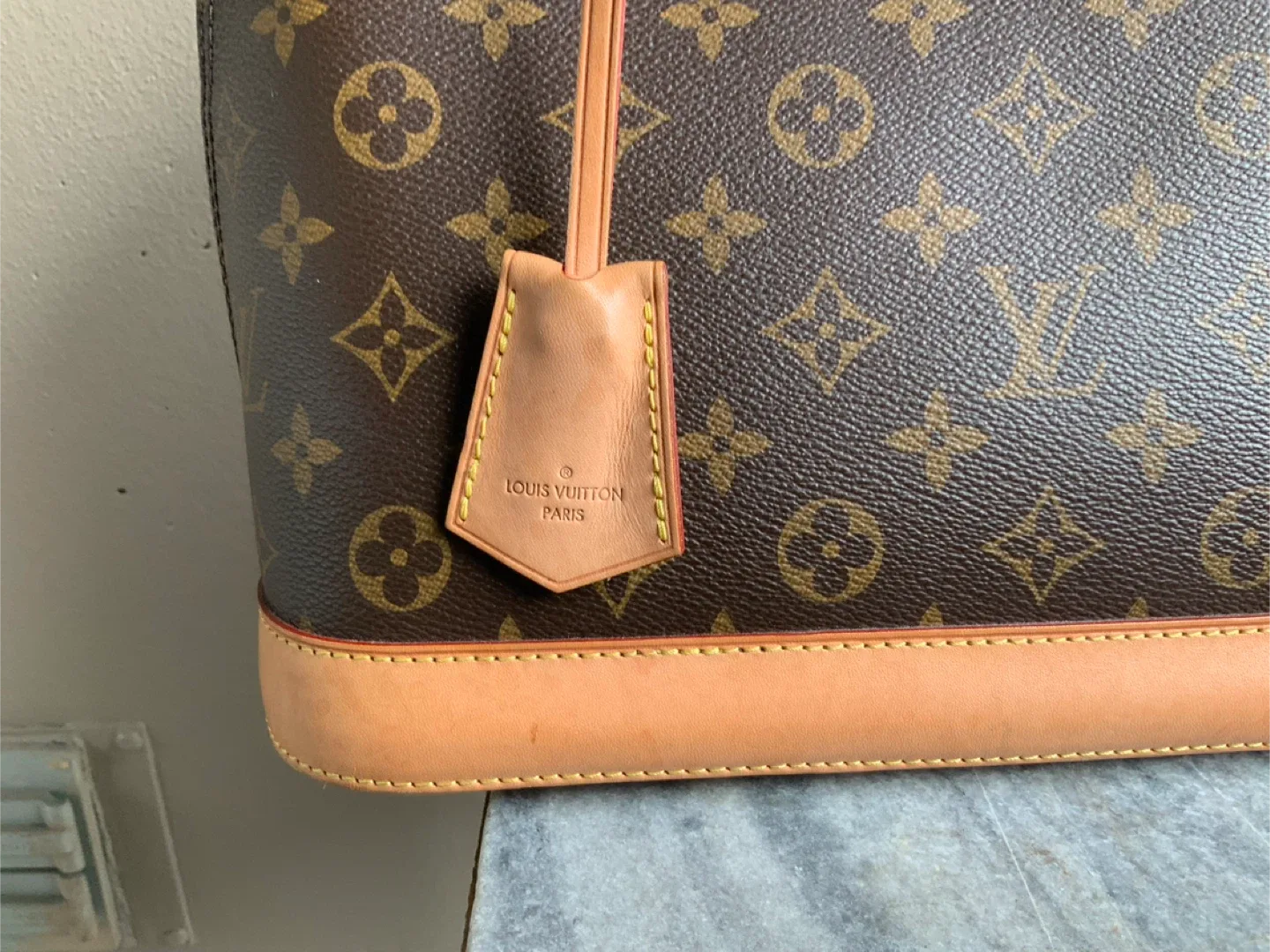 Louis Vuitton Alma Handbag image indicator(3)