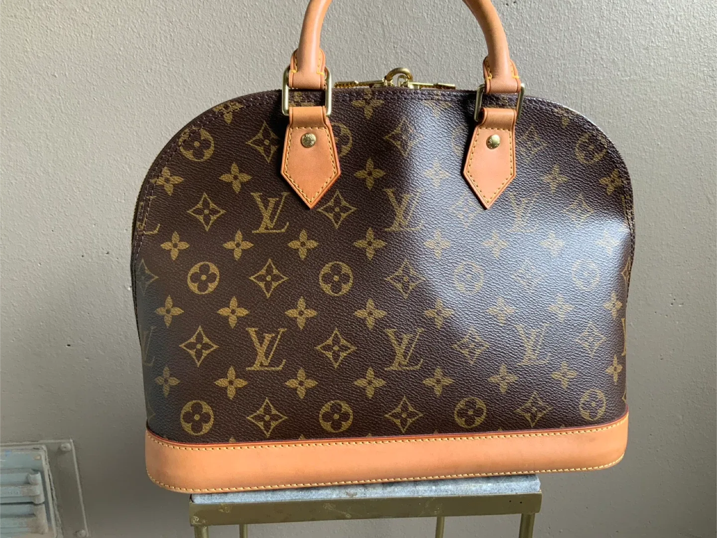 Louis Vuitton Alma Handbag image indicator(7)
