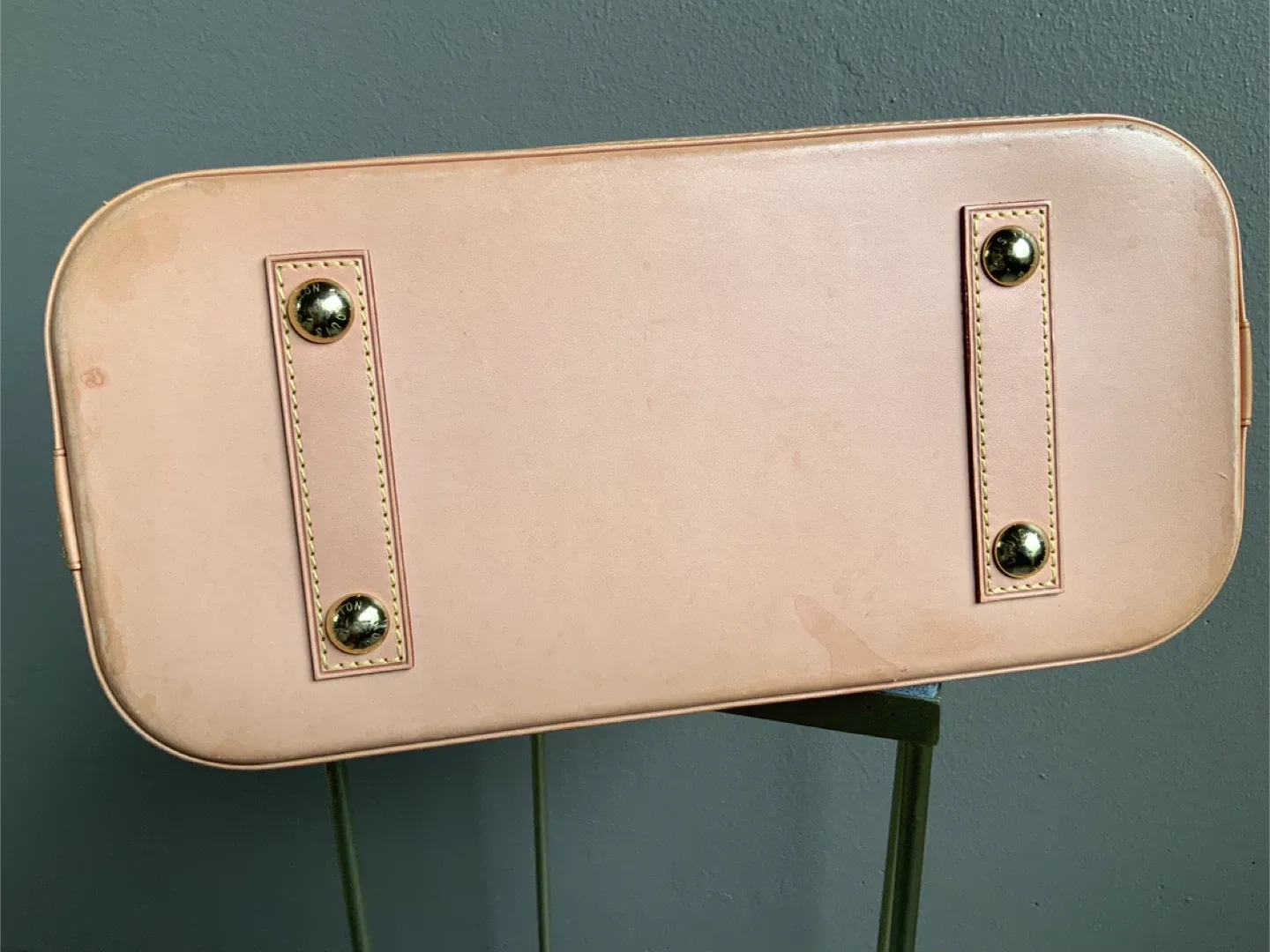 Louis Vuitton Alma Handbag image indicator(9)