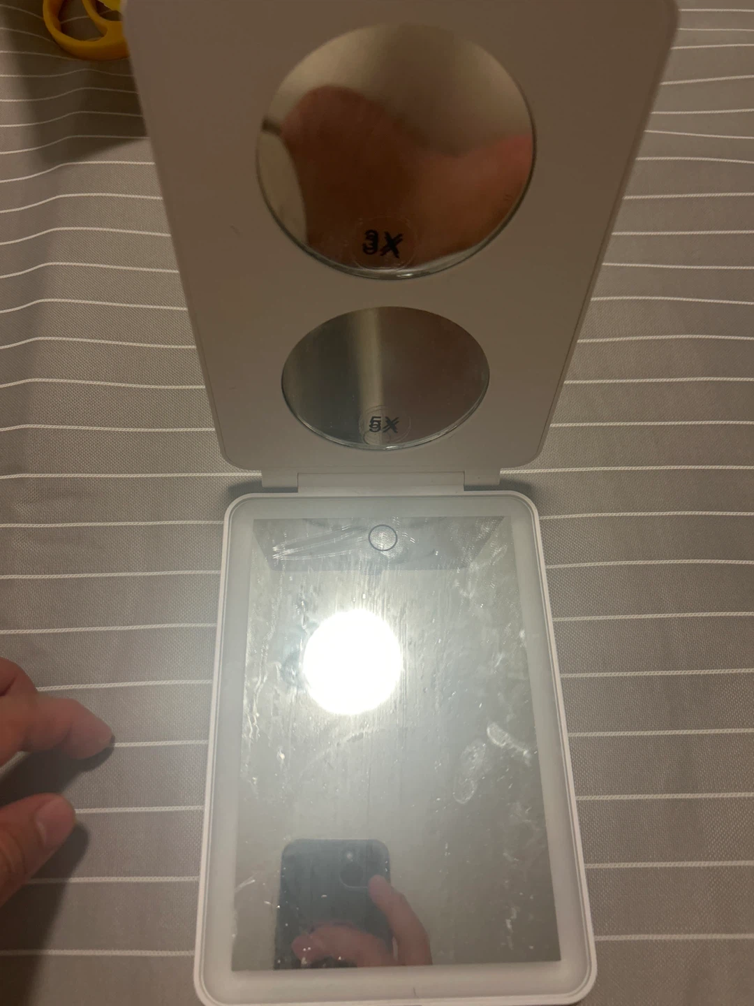 Gravibay Lighted Makeup Mirror - photo 2
