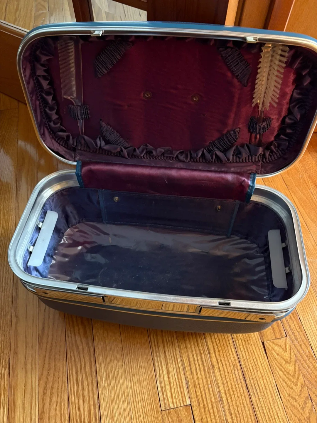 Eaton Vanity Case - Blue image indicator(2)