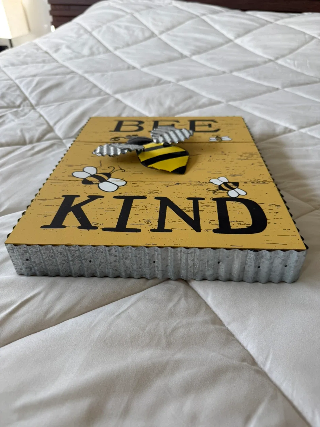 Bee Kind Wall Decor/Picture image indicator(2)
