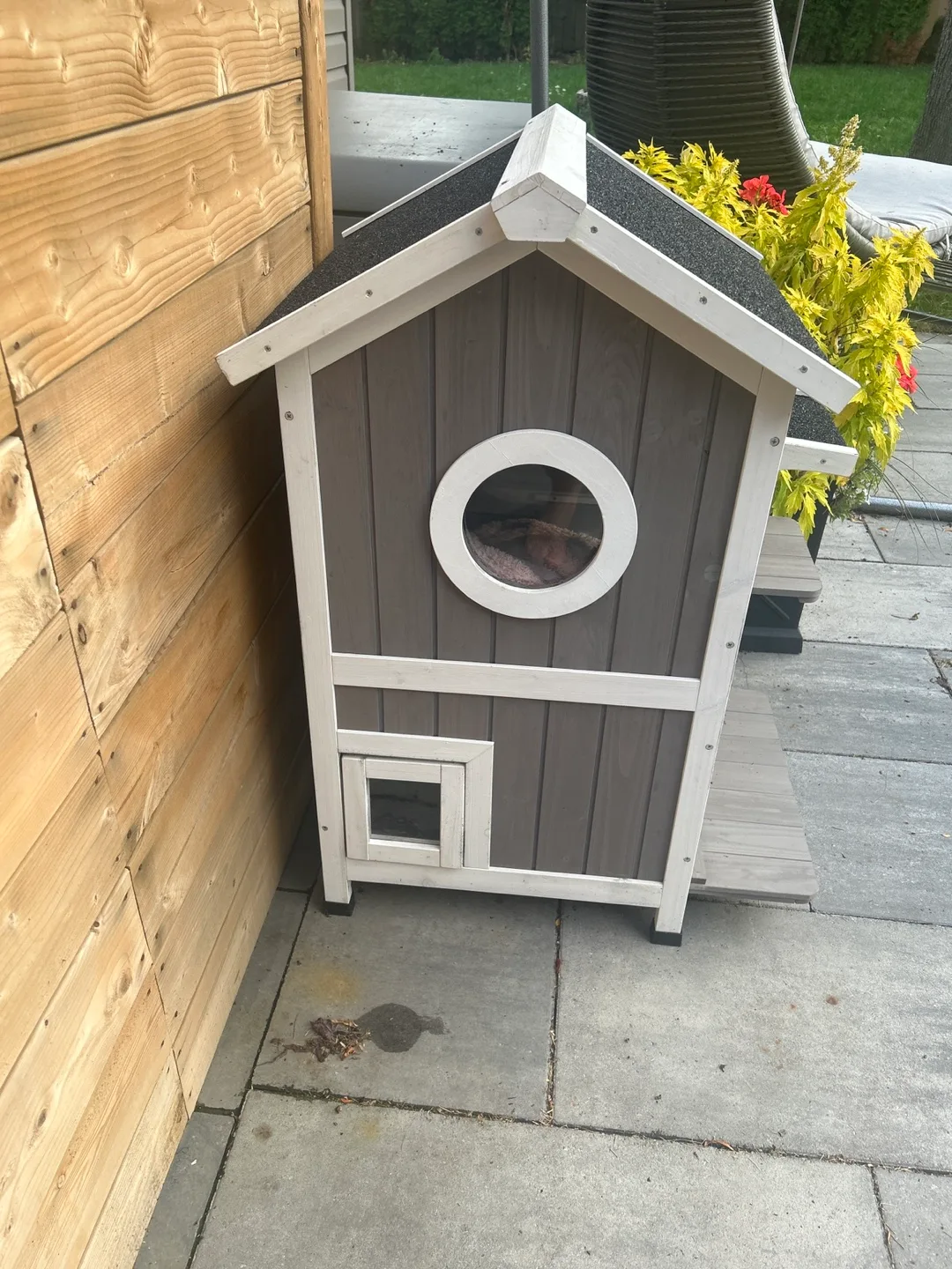 Wooden Outdoor Cat House image indicator(5)