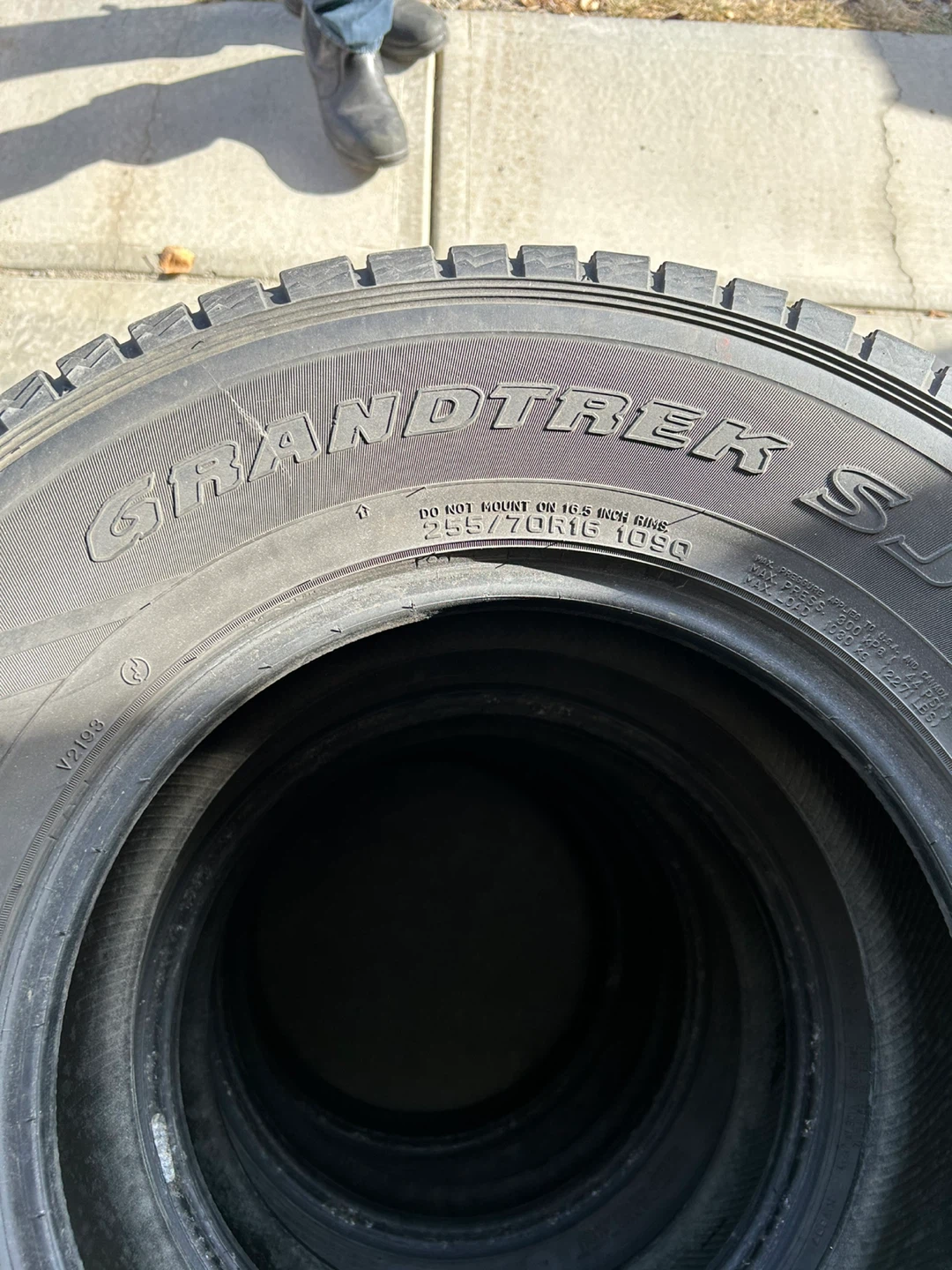 Dunlop Grandtrek SJ6 Winter Tires - 255/70R16 - photo 3