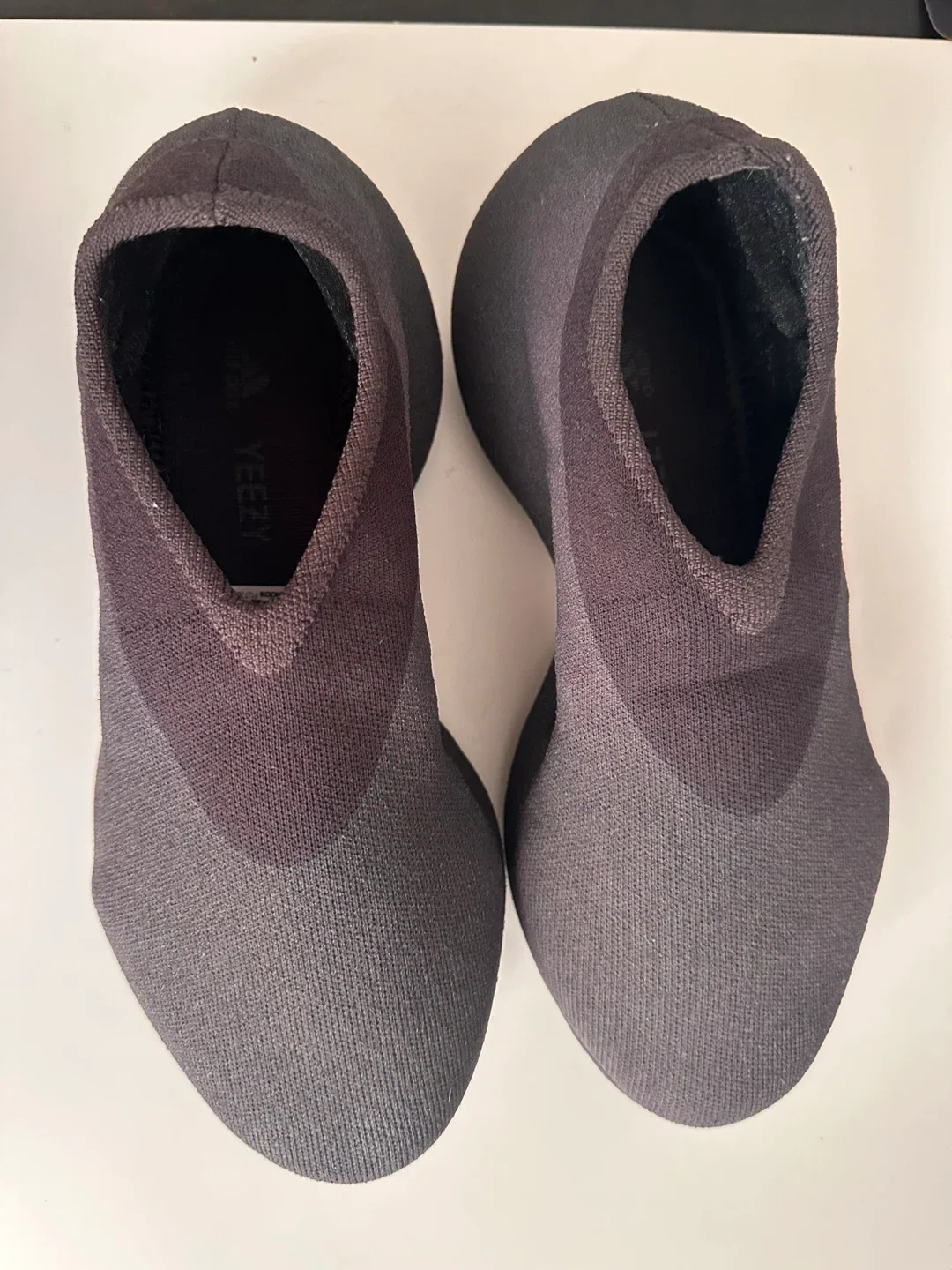 Adidas Yeezy Knit Runner Size 8 US image indicator(3)