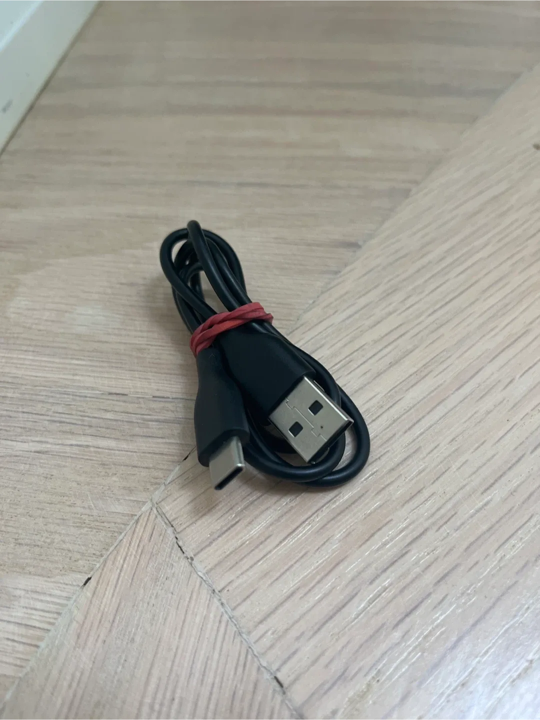 USB-C to USB Cable 🥕 thumbnail
