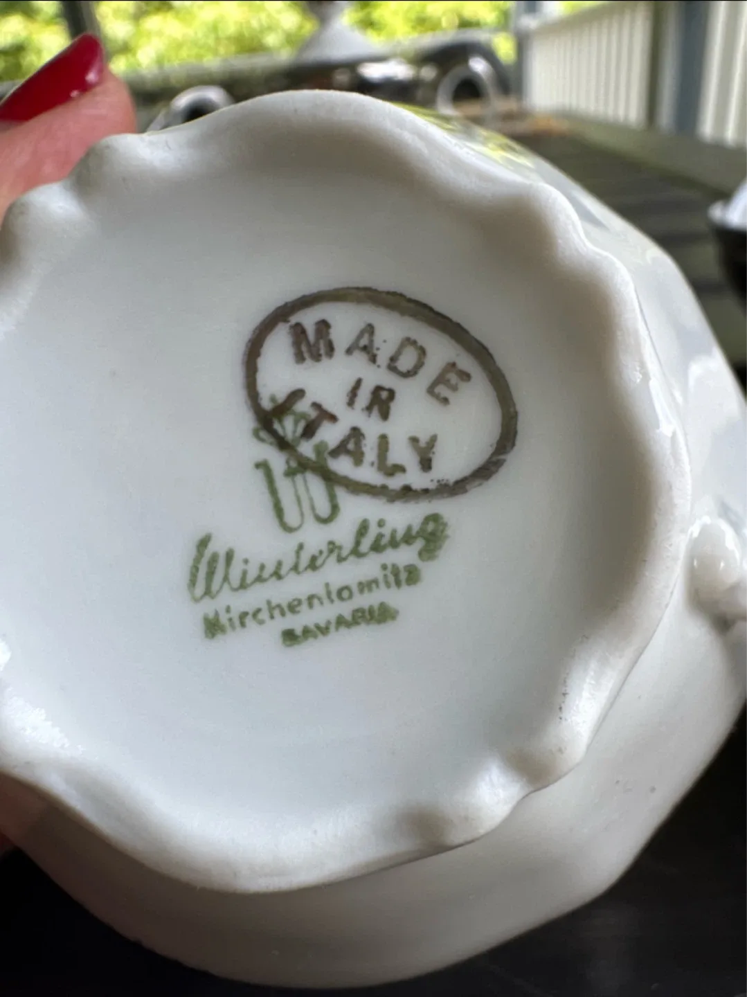 Vintage Tea Set with Teapot, Creamer, and Cups image indicator(6)