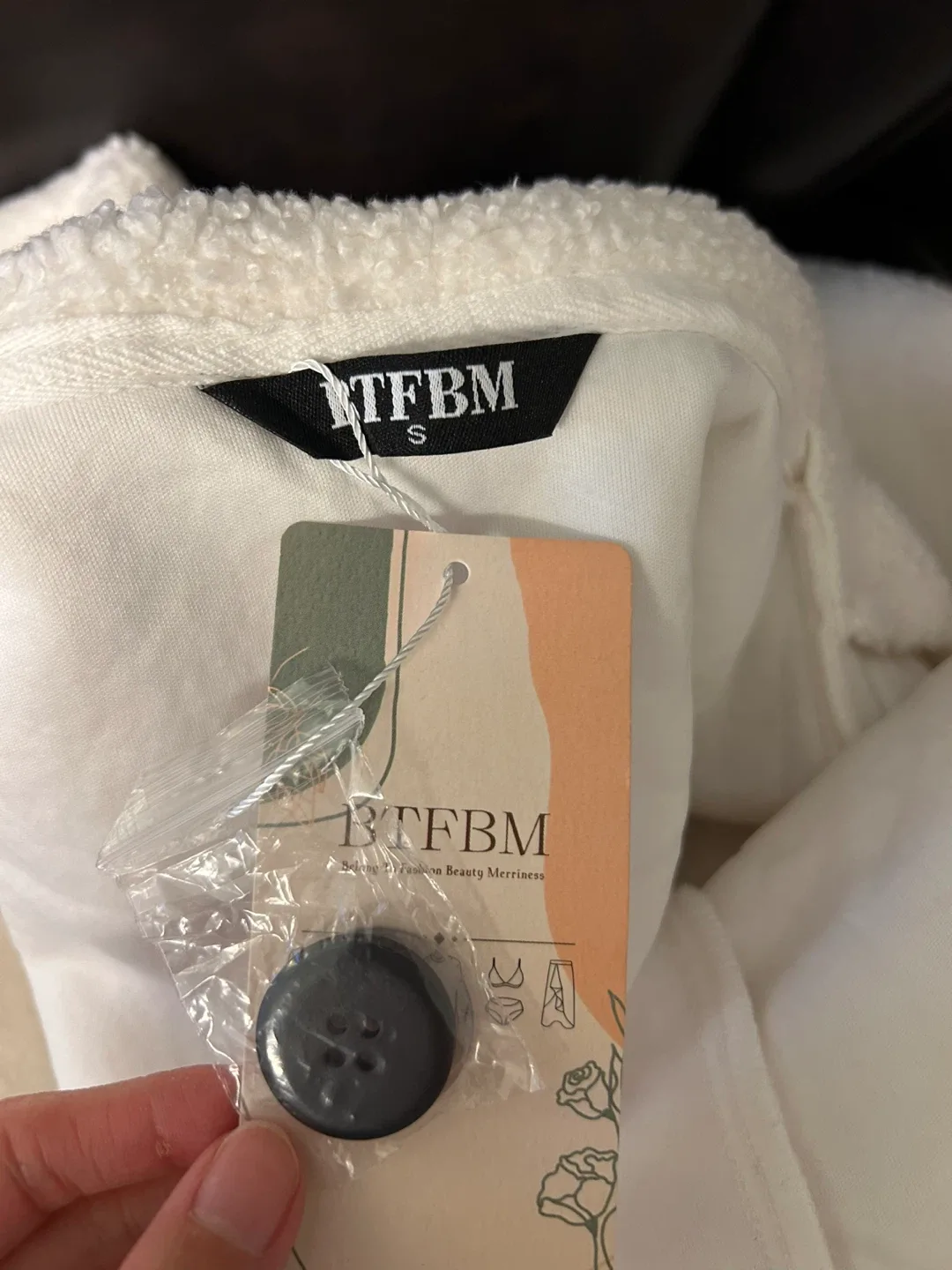 White Long Winter Coat – Size S (Brand New) image indicator(2)