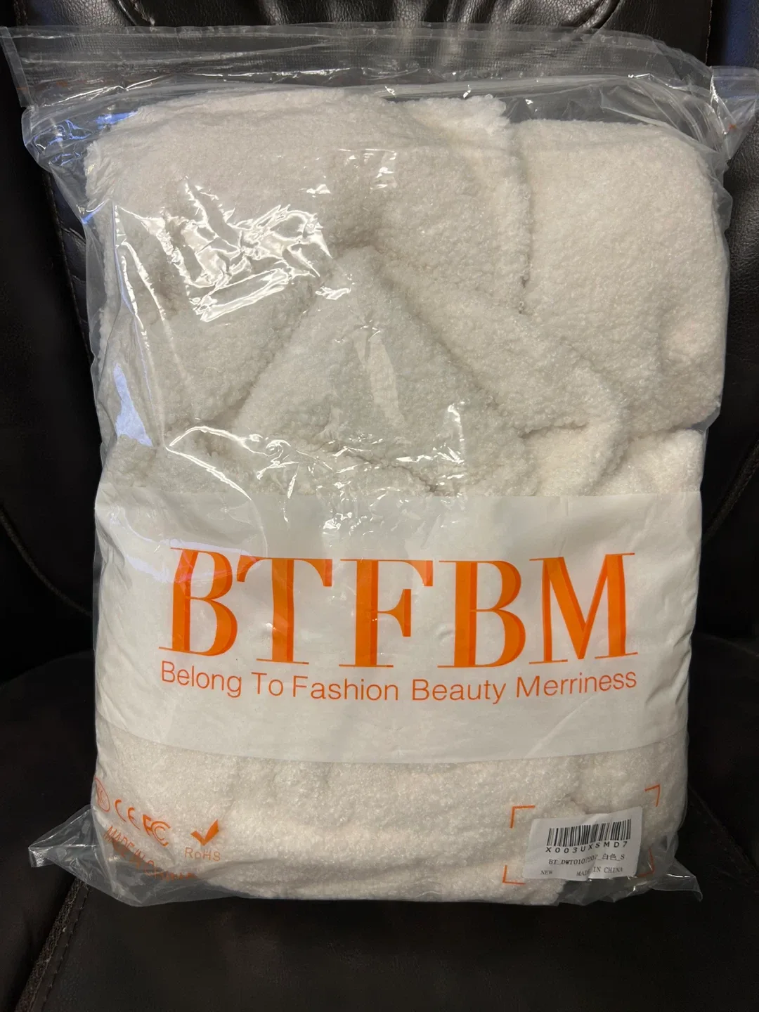 White Long Winter Coat – Size S (Brand New) image indicator(3)