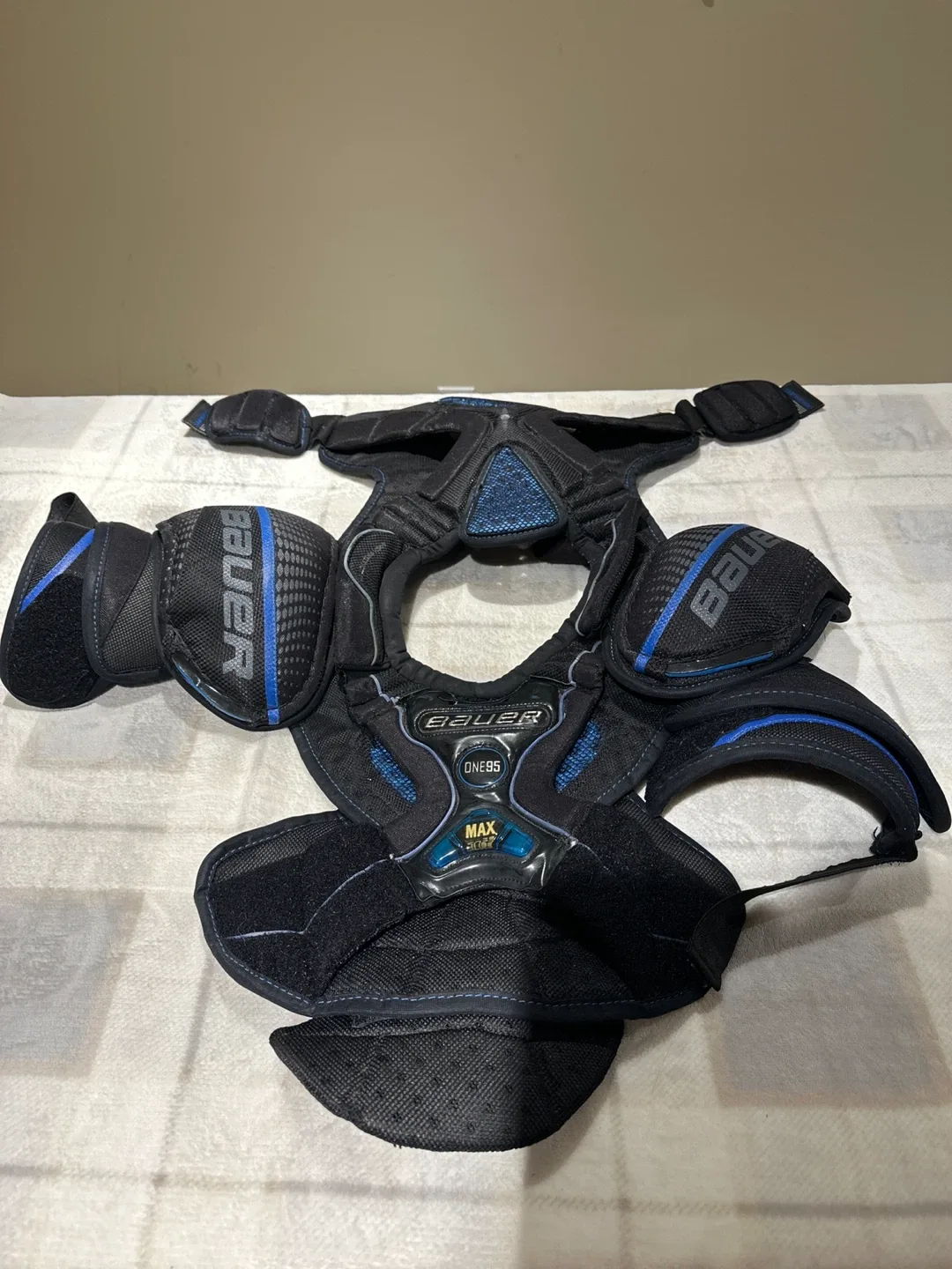 Bauer ONE95 Max-Sorb Hockey Shoulder Pads thumbnail