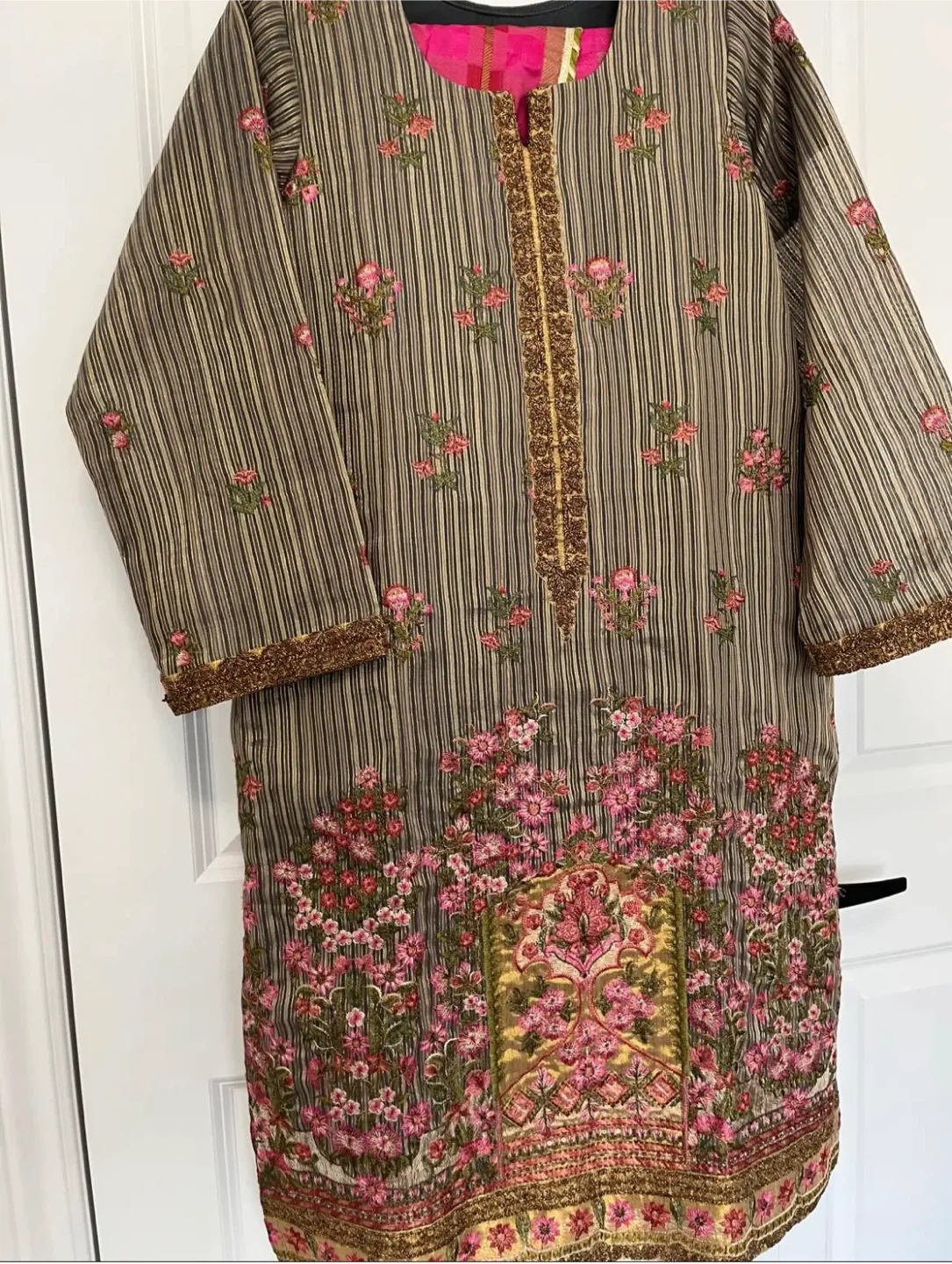 Floral Embroidered Shalwar Kameez Suit - photo 3