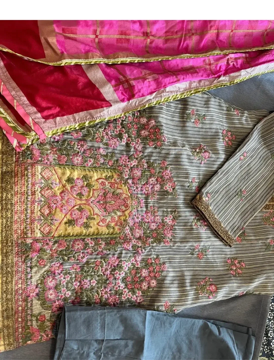 Floral Embroidered Shalwar Kameez Suit image indicator(2)