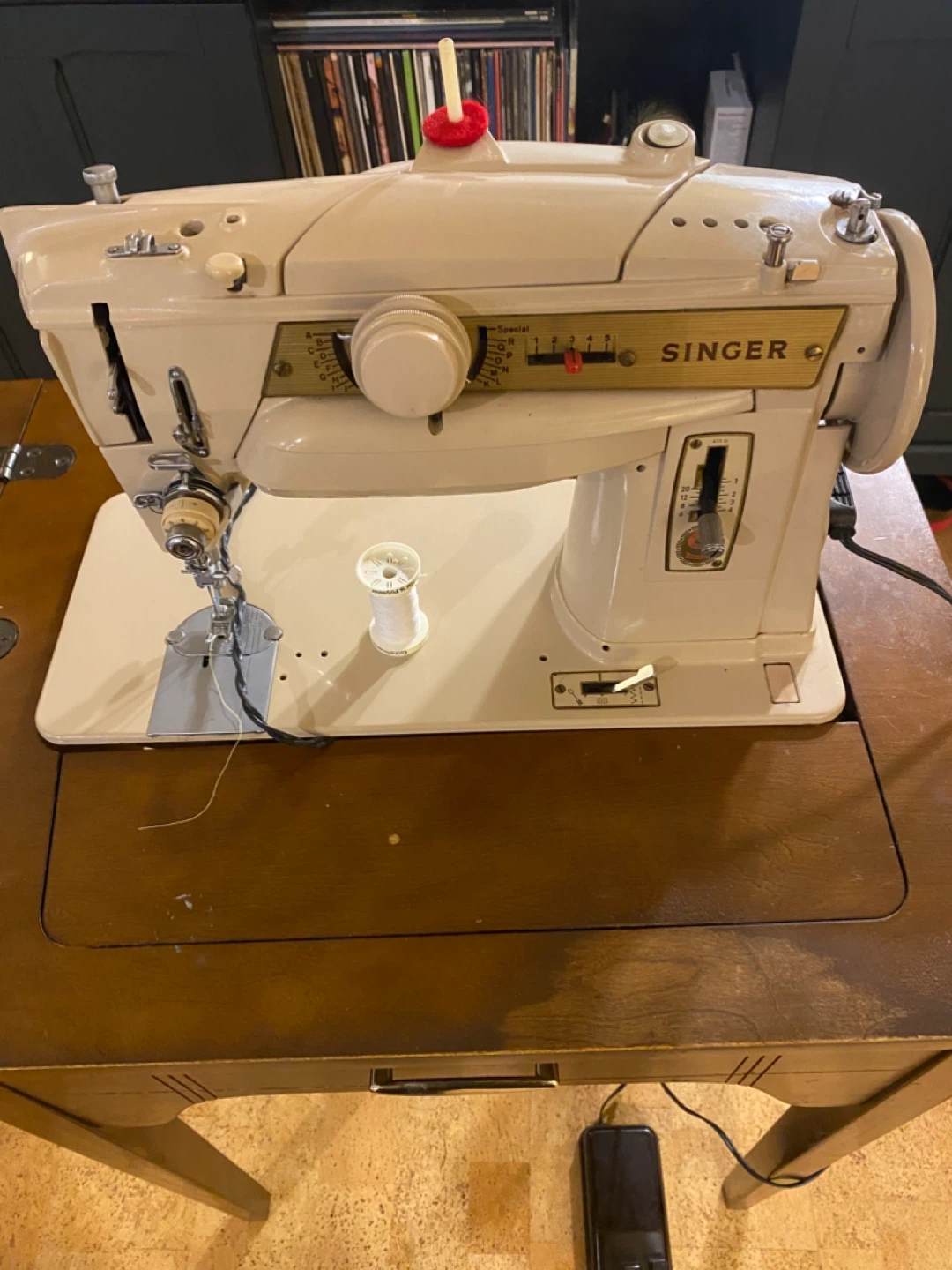 MCM 1963 411 G Singer Sewing Machine (all metal construction) - photo 2