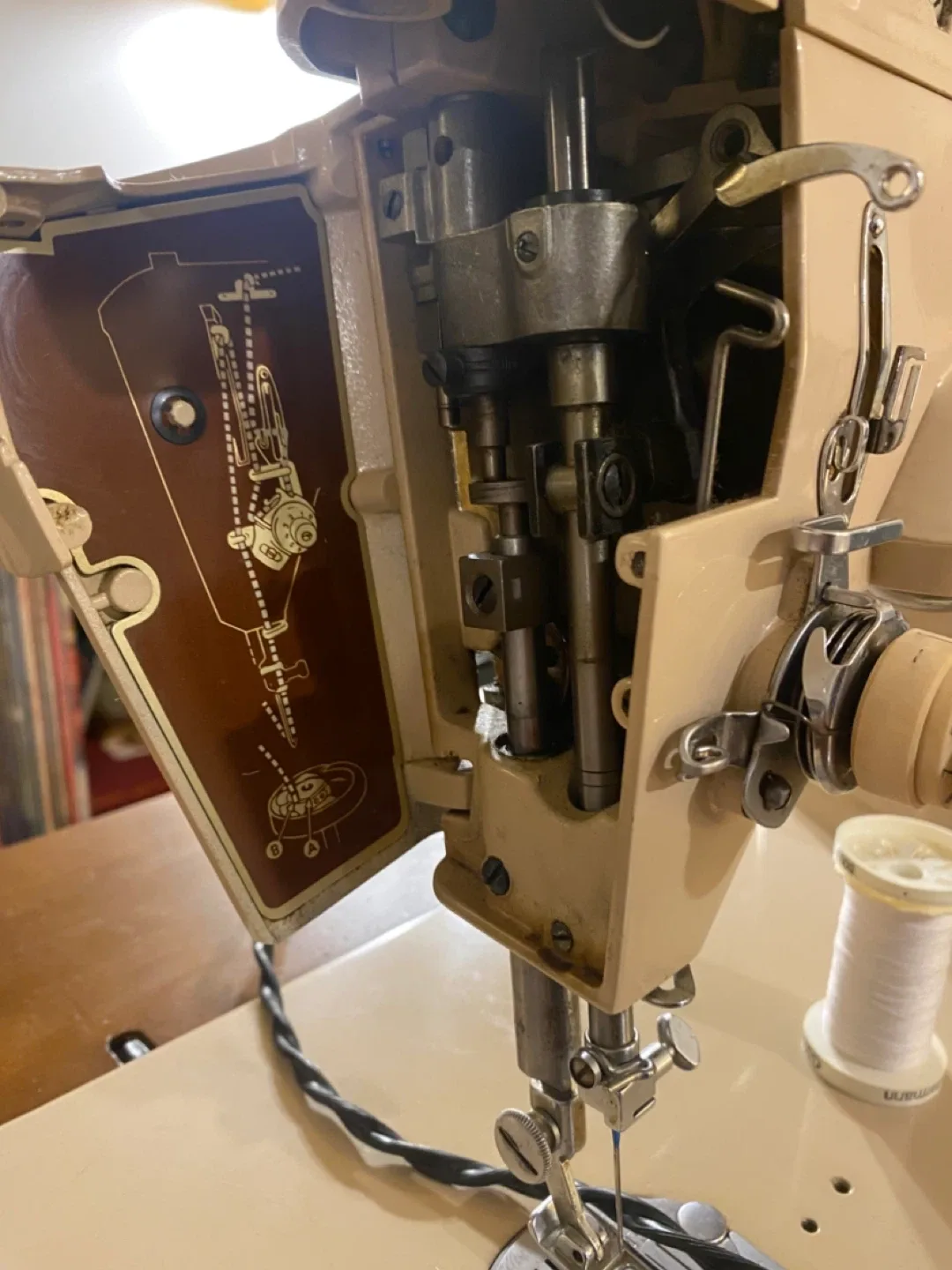 MCM 1963 411 G Singer Sewing Machine (all metal construction) image indicator(3)