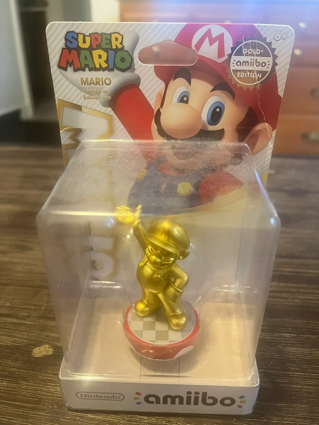 New Gold Mario Amiibo - Super Mario Edition image indicator(2)