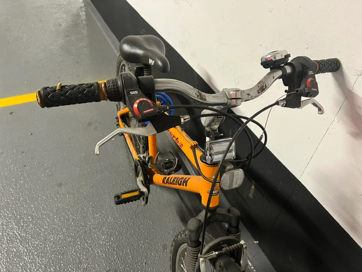 Raleigh Superbe Orange Mountain Bike image indicator(3)