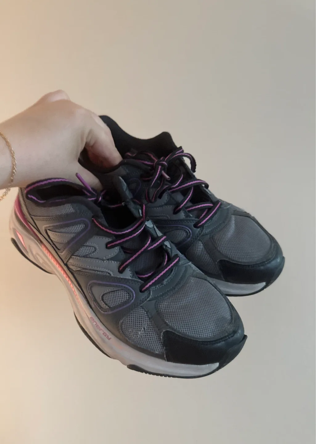 Sketchers Gray/Pink Sneakers