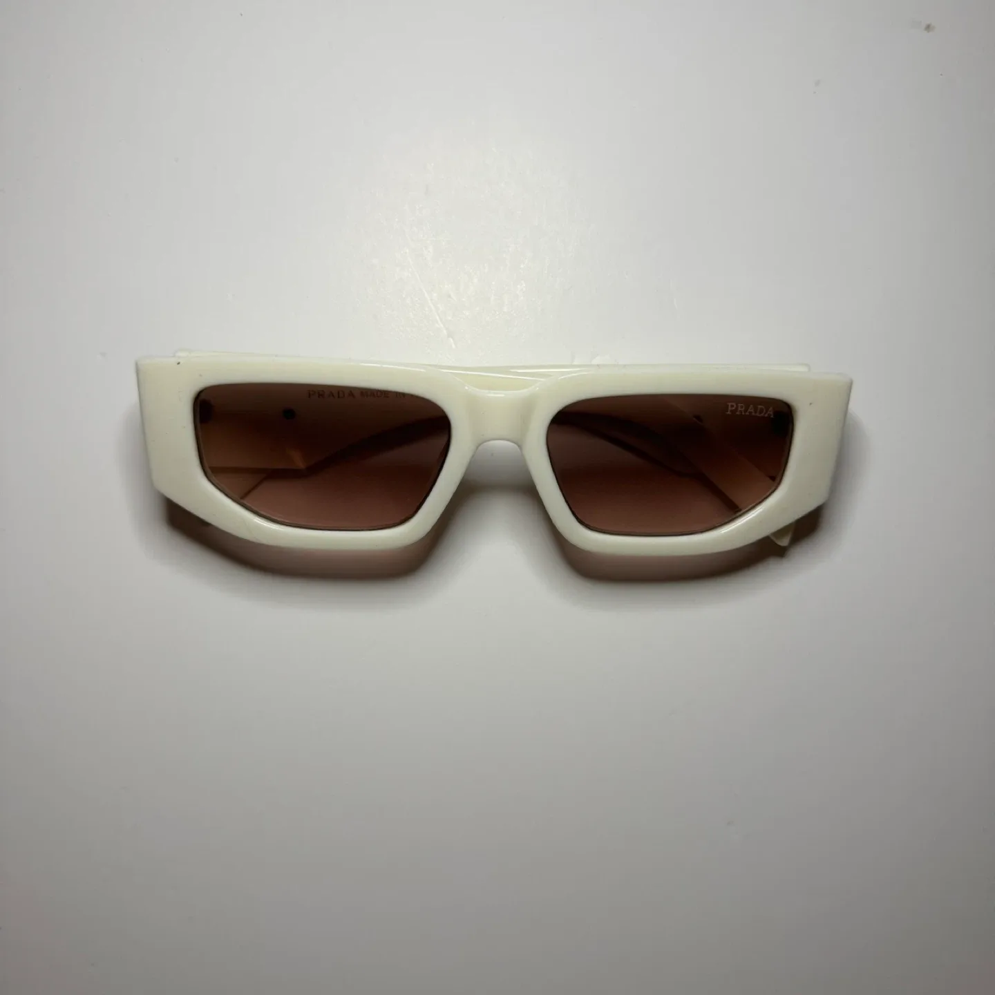 Prada Sunglasses White 55 18-142 with Box image indicator(5)